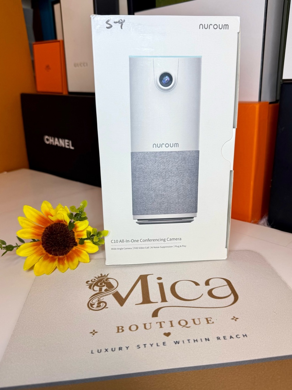 🆕NUROUM Smart Home Camera in White and Light Gray